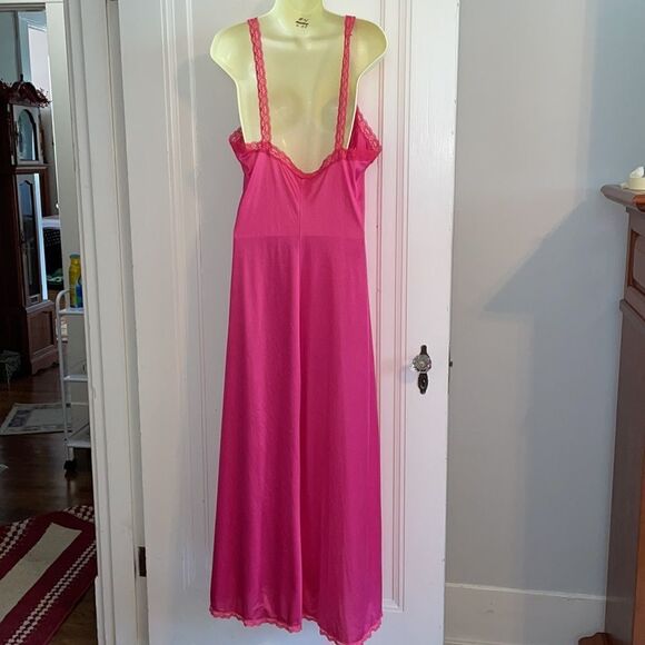 Vtg 70s Formfit Rogers fuchsia pink nylon nightgown & robe set - Picture 8 of 12